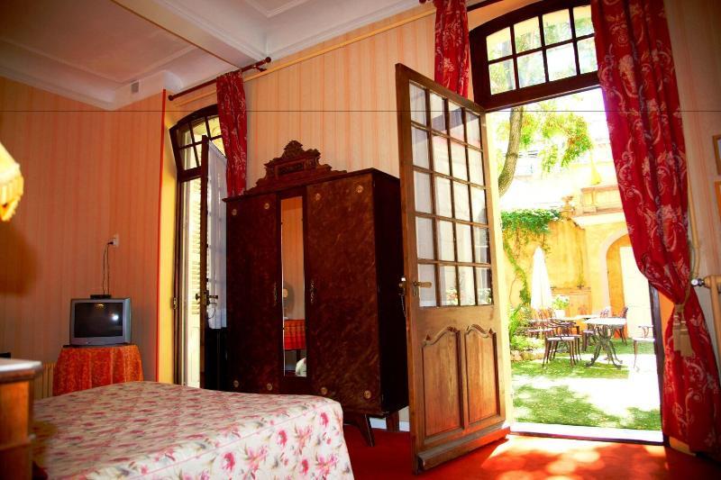 Hotel Du Fiacre Carpentras Ngoại thất bức ảnh