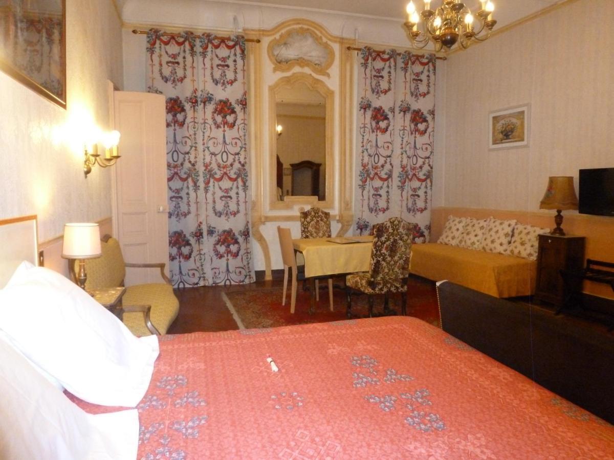 Hotel Du Fiacre Carpentras Phòng bức ảnh